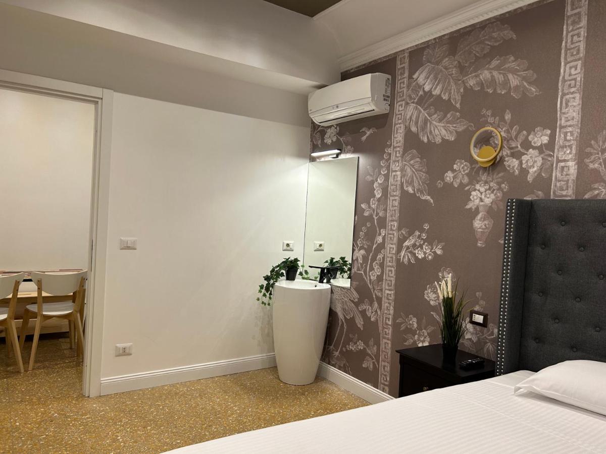Raffaello's Place * Rom